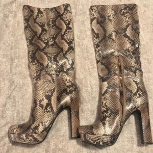 Snake 🐍 Print boots
